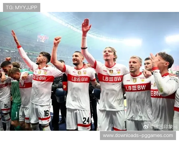 斯图加特球迷远征法兰克福，客场看台歌声震天